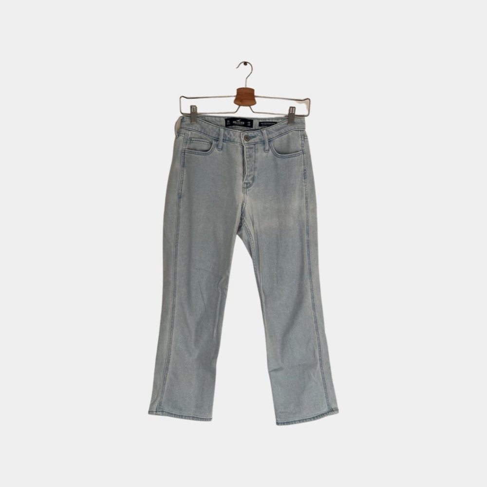 Hollister Mid-Rise Crop Boyfriend Jeans in Light Wash, Size 3S (W 26 x L 22)
